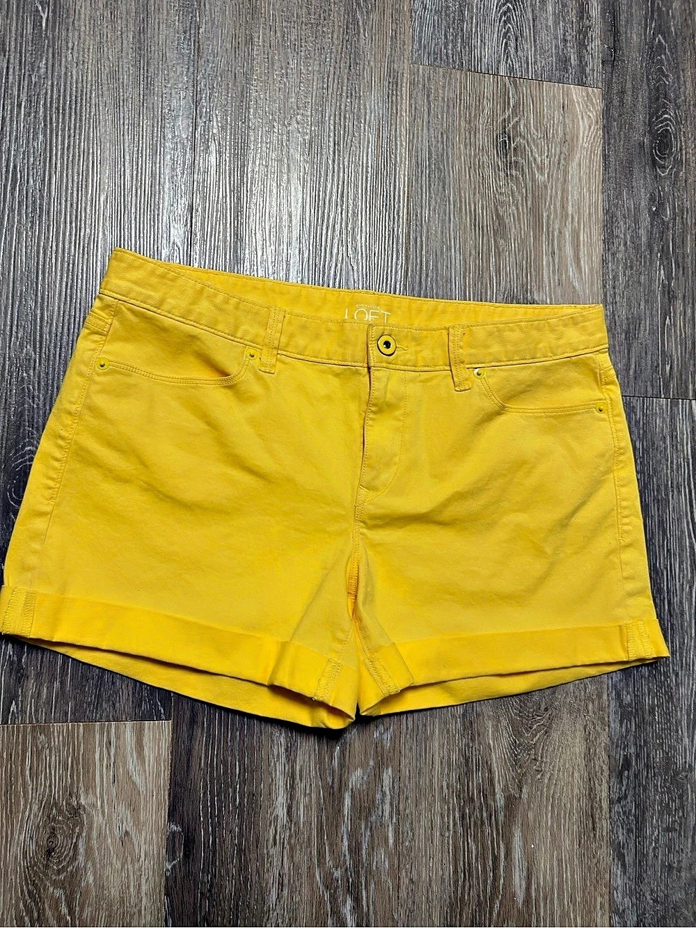 Ann Taylor LOFT Women's. size 8 Yellow High Waist Shorts Size Small. SKU#0159
